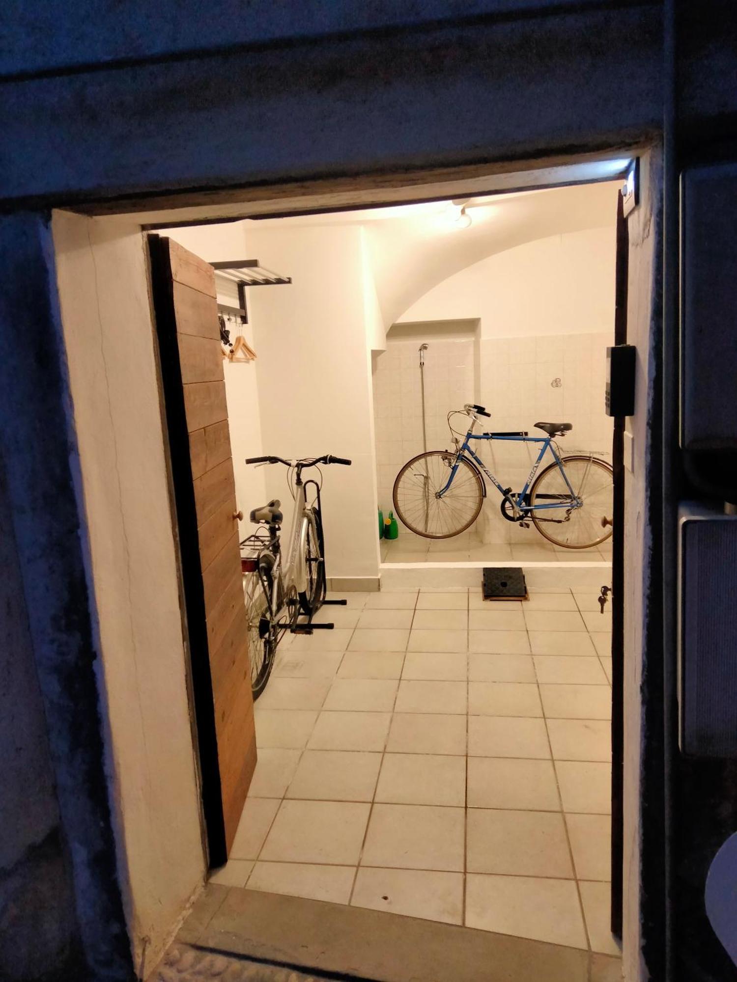 Casa Storta - Cycle Garage Con Biciclette Villa Pisogne Luaran gambar